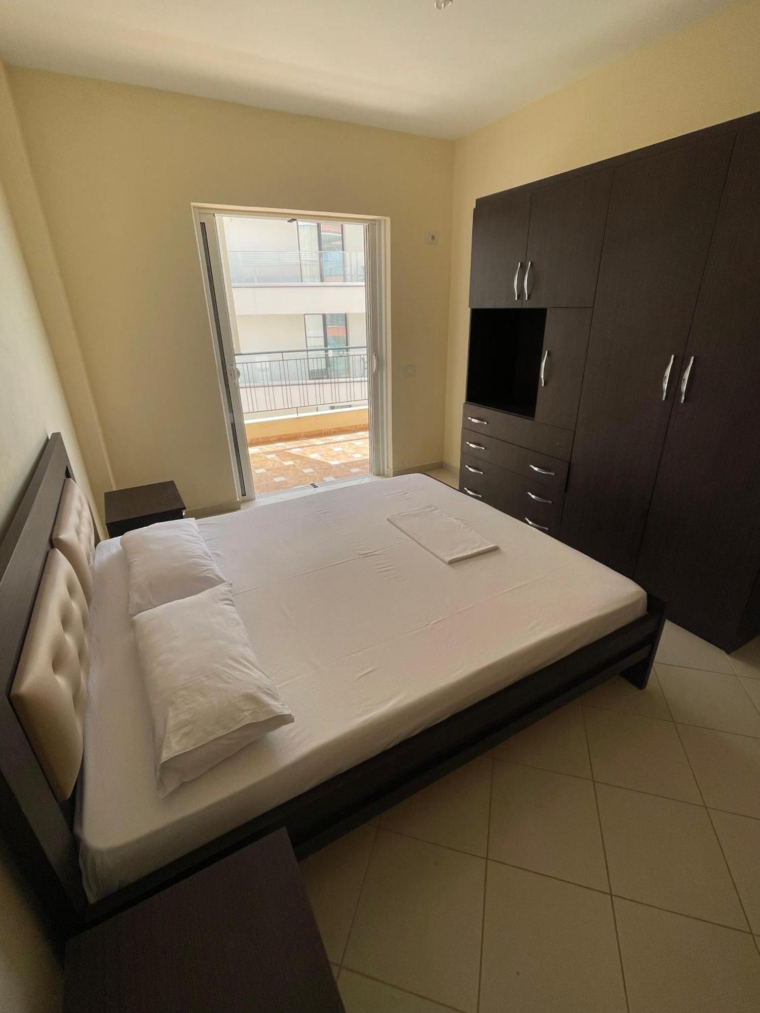 Lovely 3-Bedroom Apartment Rei Σαράντα Εξωτερικό φωτογραφία