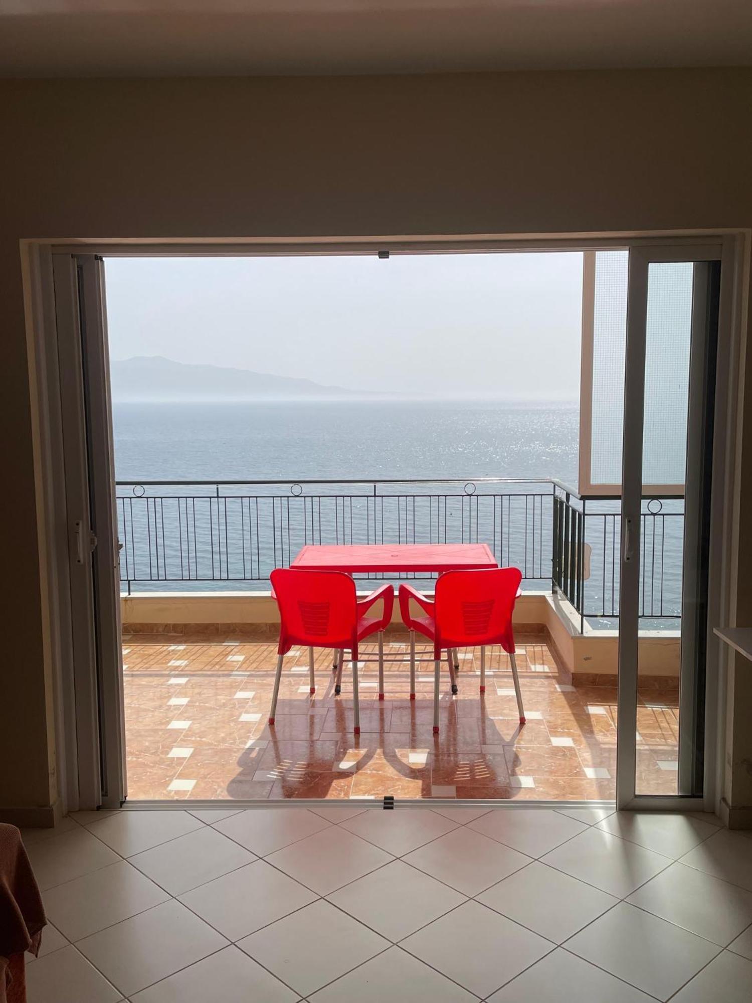 Lovely 3-Bedroom Apartment Rei Σαράντα Εξωτερικό φωτογραφία
