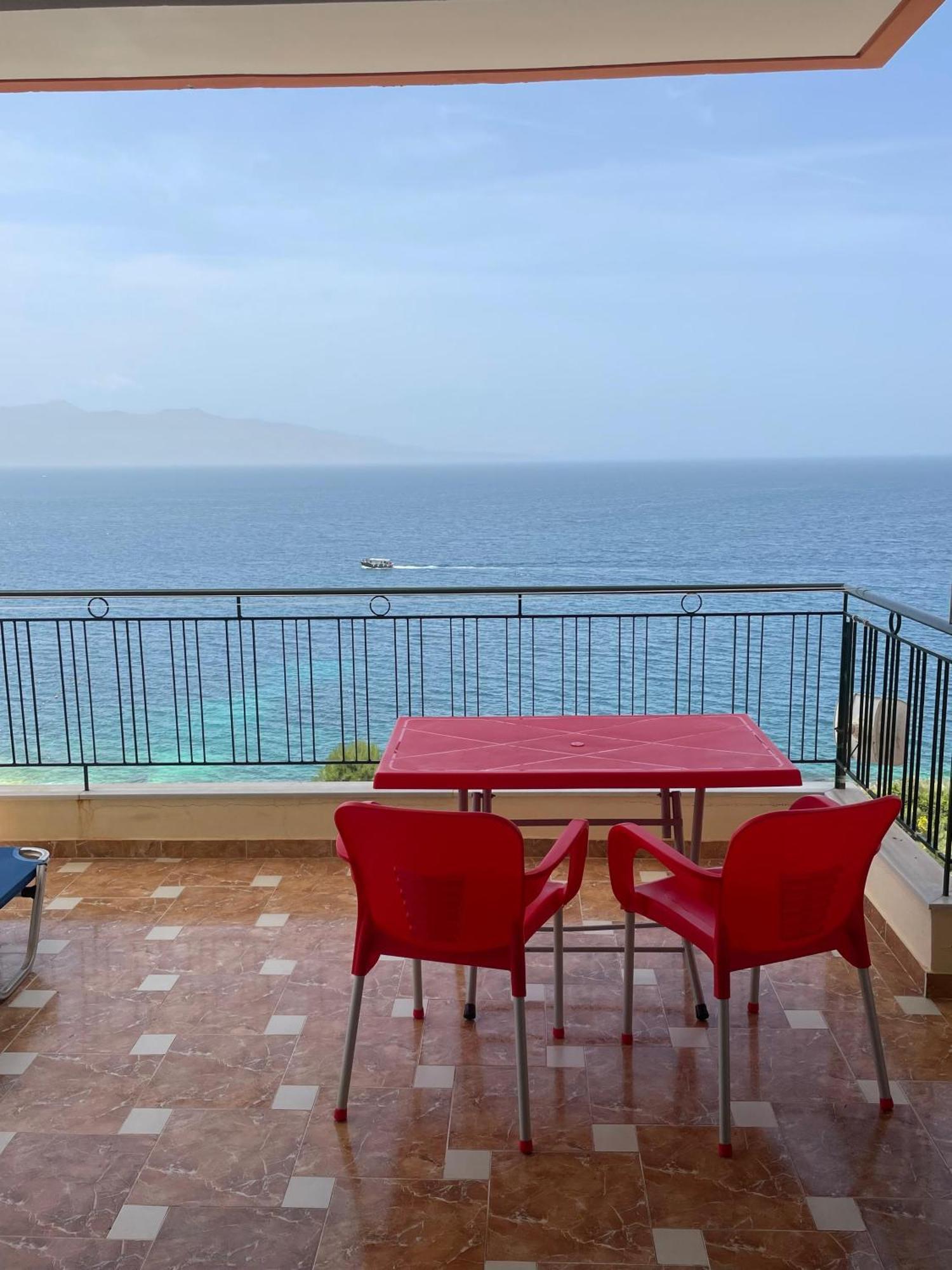 Lovely 3-Bedroom Apartment Rei Σαράντα Εξωτερικό φωτογραφία