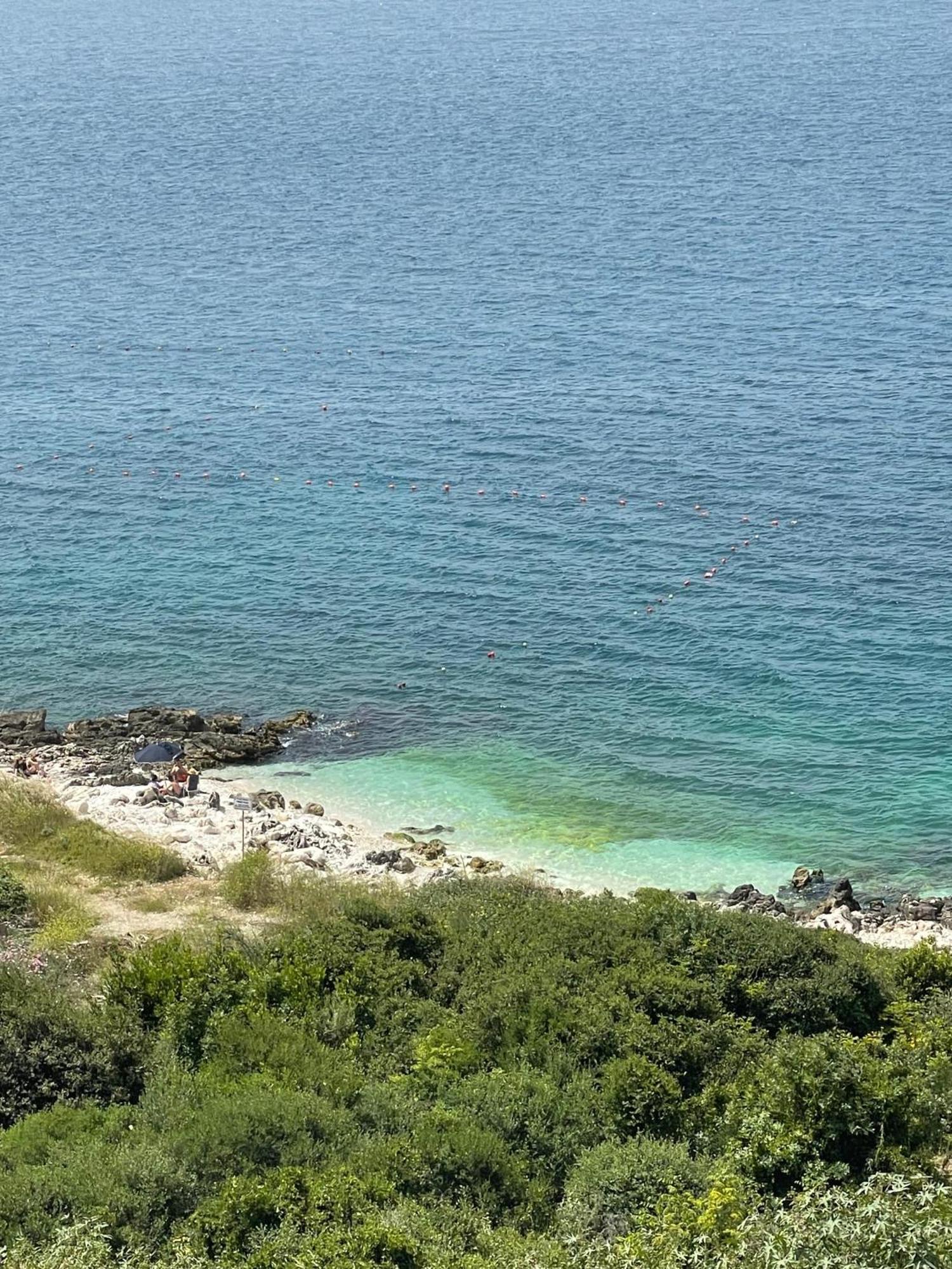 Lovely 3-Bedroom Apartment Rei Σαράντα Εξωτερικό φωτογραφία